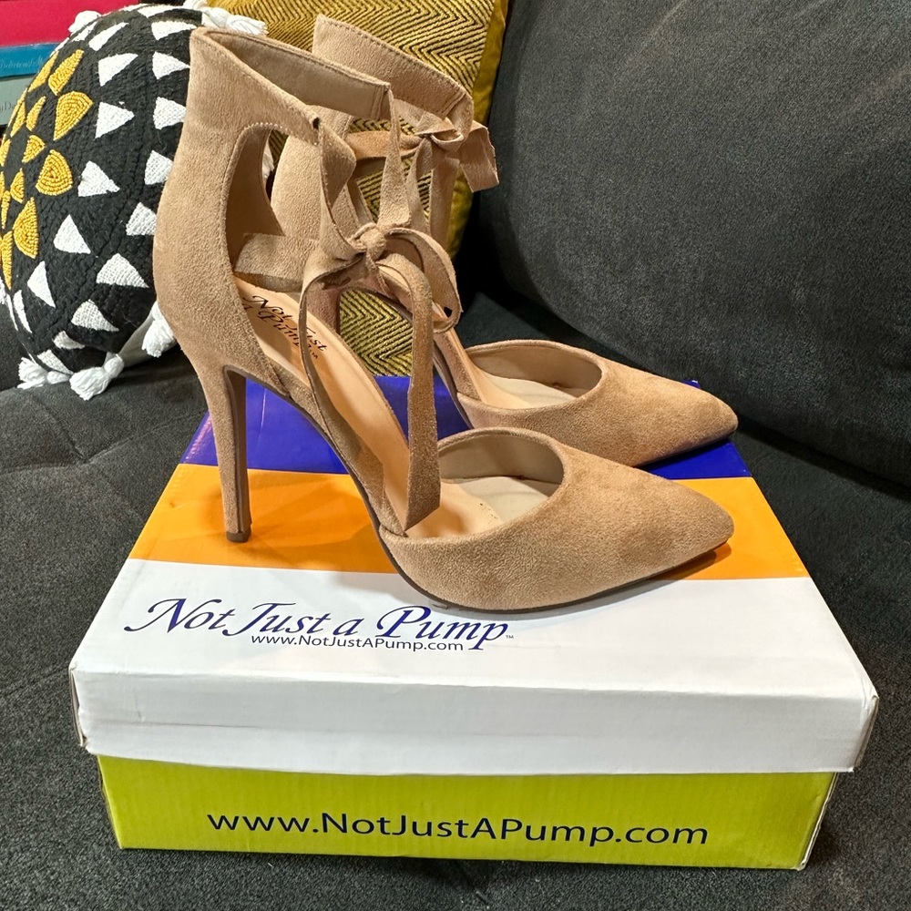 $5 Steals!! Nude Pointed Toe Heels